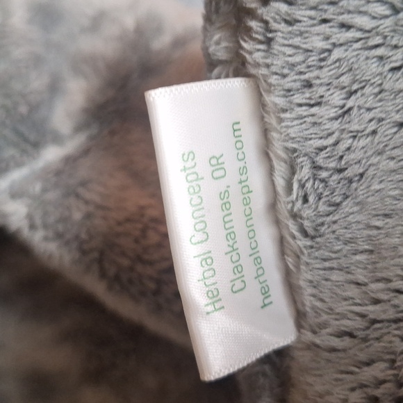 Brookstone TheraSpa Herbal Neck Wrap - Soft Gray - Picture 7 of 7